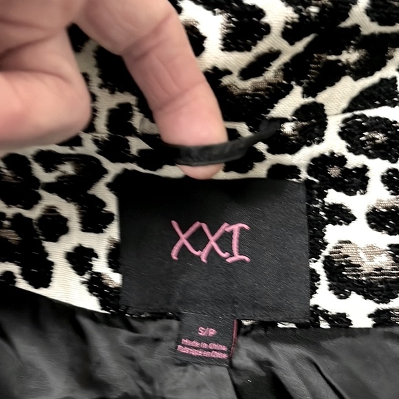 New Leopard double breasted coat! 2 side pockets, fully lined 5 button closure! - Picture 8 of 10